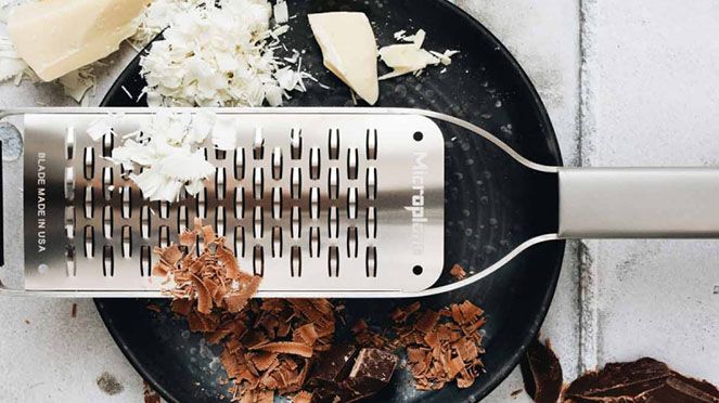 
                    Medium grater Professional producing fine, slightly wider strips
