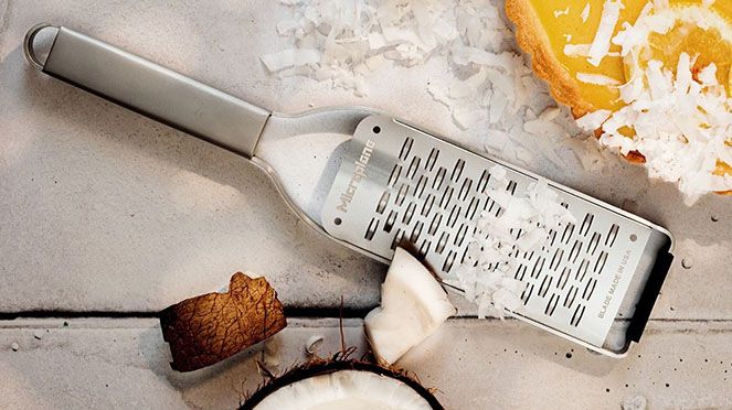 
                    Medium grater: characterised by photochemically etched cutting edges on one side