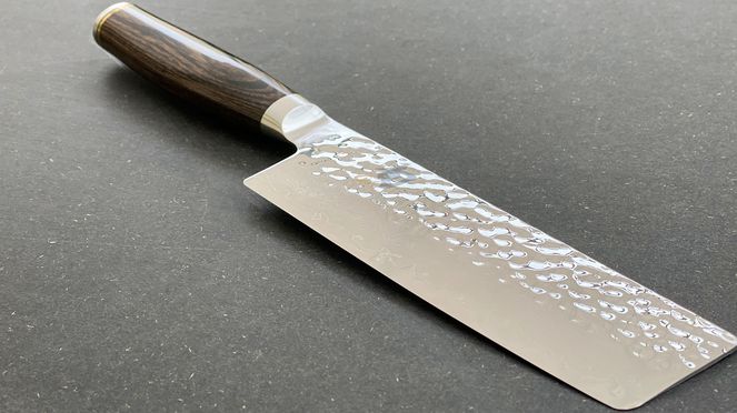 
                    Tim Mälzer Nakiri allows a professional working