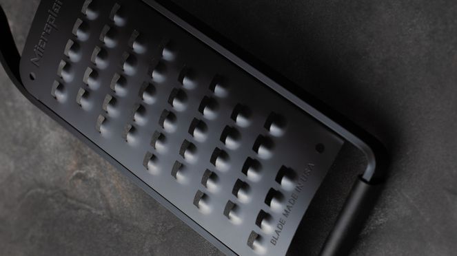 
                    Black sheep extra coarse grater: blade detail