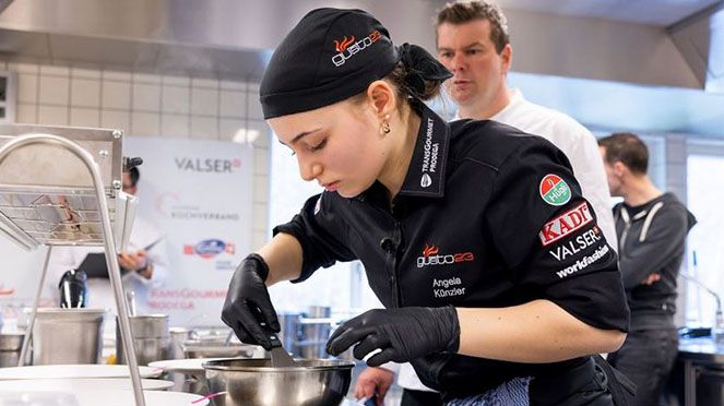 
                    gusto23 Gewinnerin Angela Künzler beim Wettkochen