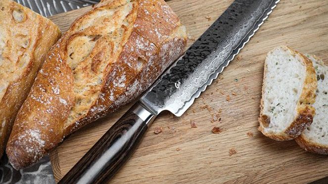 
                    Tim Mälzer Brotmesser mit Hammerschlagoberfläche