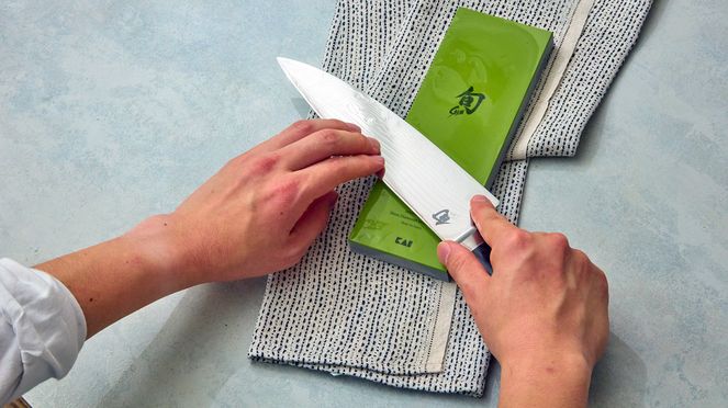 
                    Diamant-Schleifstein 4'000 dient zum Polieren der Schneide, um sie extrem scharf zu machen