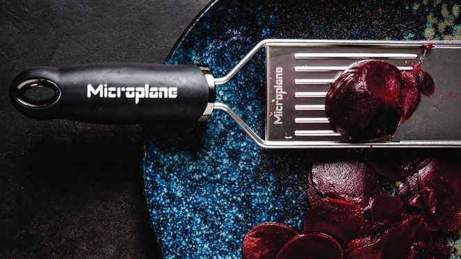 
                    Microplane Gourmethobel mit photo-geätzter Klinge