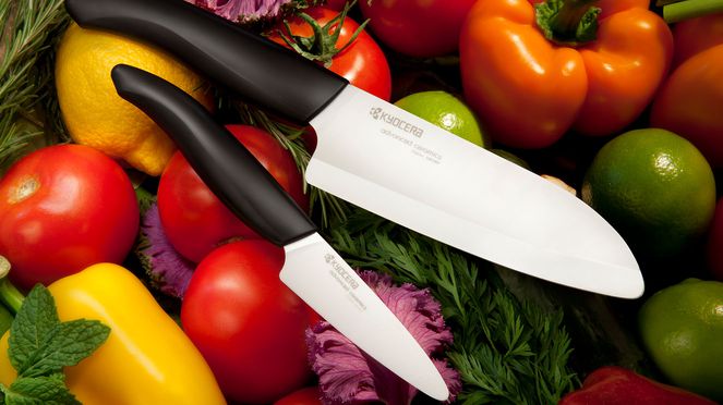 
                    grosses Kyocera Kochmesser aus der schwarz-weissen FK Serie