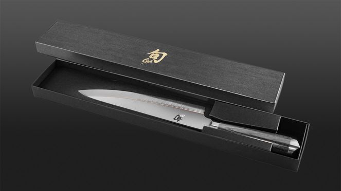 
                    Shun Kagerou chef’s knife in noble and sustainable packaging