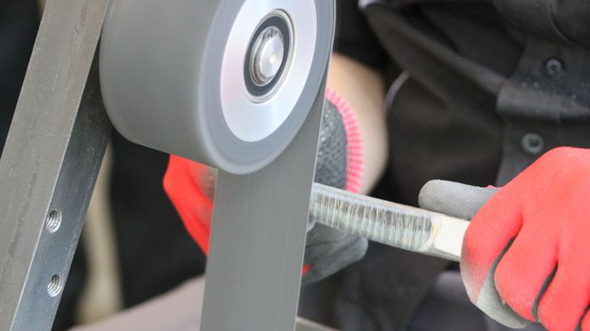 
                    Set de cuillères 6 pièces en frêne fait à main dans la manufacture sknife à Bienne en plus de 40 étapes